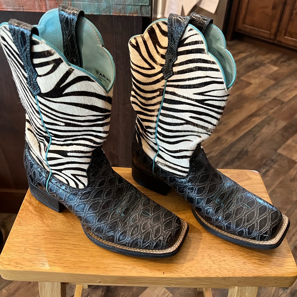 ARIAT Women’s size 9.5 boots Like new
